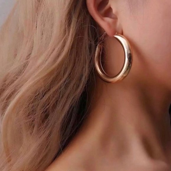 Your Favorite Bold Gold Hoop Earrings - Picture 9 of 11